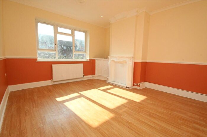 2 Bedroom Apartment To Rent In Armstead Walk, Dagenham, RM10