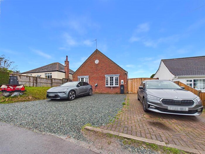 4 Bedroom Detached Bungalow For Sale In Alford Road, Huttoft, Alford, LN13