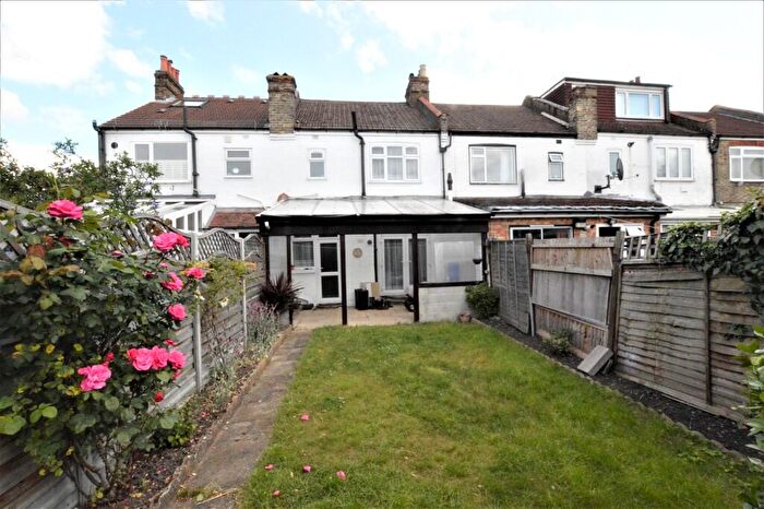3 Bedroom Semi Detached House For Sale In Parkview Road, Croydon, Surrey, CR0