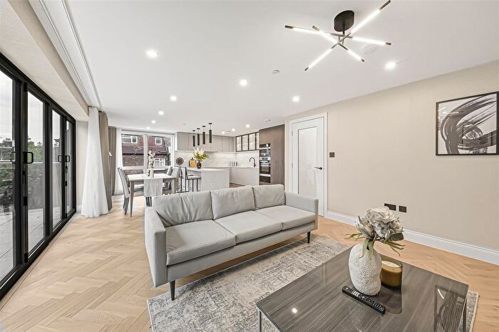 3 Bedroom Flat To Rent In The Luxley, Golders Green, NW11