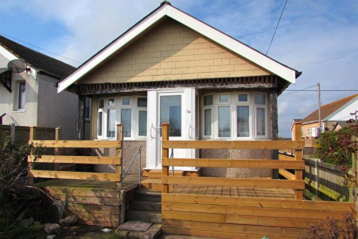 2 Bedroom Detached Bungalow To Rent In Brooklands Gardens, Jaywick, CO15