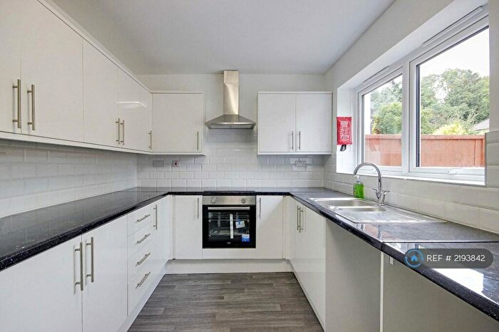 4 Bedroom Semi-Detached House To Rent In Edington Road, Enfield, EN3