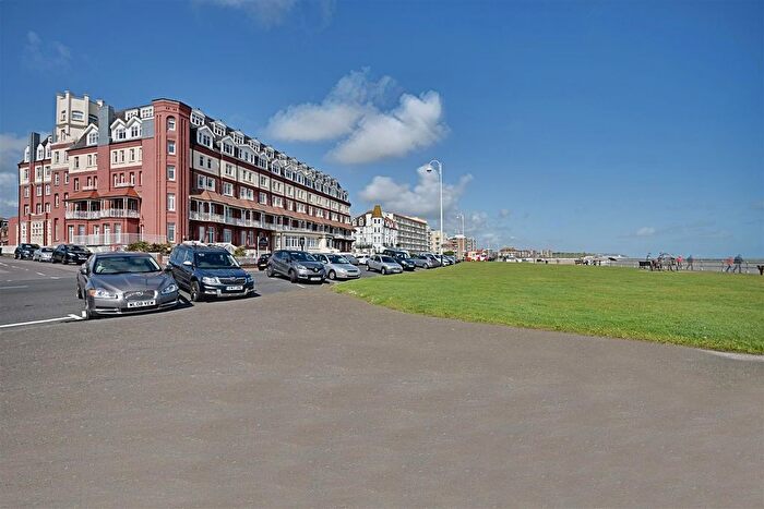 1 Bedroom Flat For Sale In De La Warr Parade, Bexhill-On-Sea, TN40