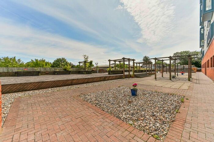 2 Bedroom Flat For Sale In London Road, Norbury, London, SW16