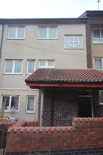 3 Bedroom Flat To Rent In Oxton Way, Leeds, LS9