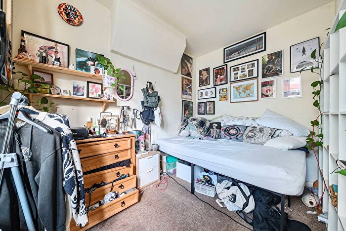 1 Bedroom Flat To Rent In Melford Road, Walthamstow, London, E17