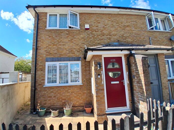 1 Bedroom Semi-Detached House For Sale In Tudor Road, Hayes, UB3