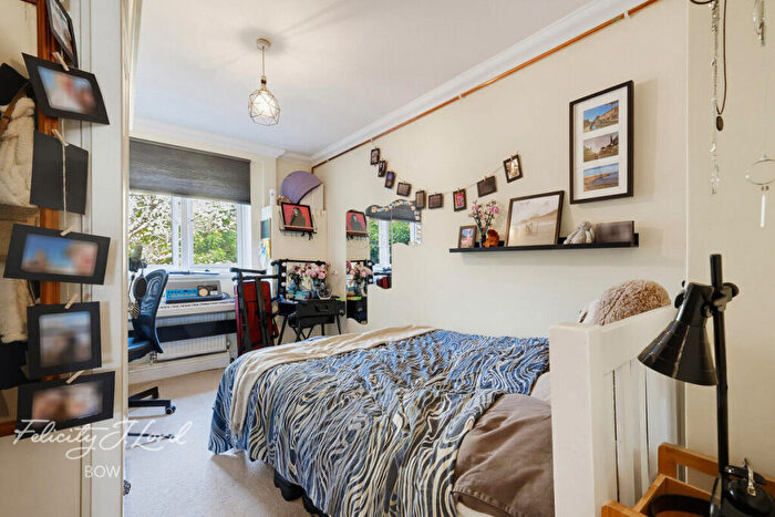 2 Bedroom Flat For Sale In Dora Street, London, E14