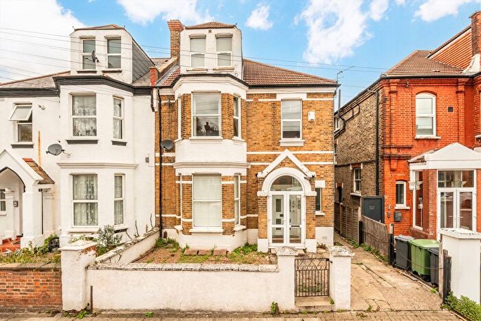 2 Bedroom Flat For Sale In Barrow Road, Streatham, SW16