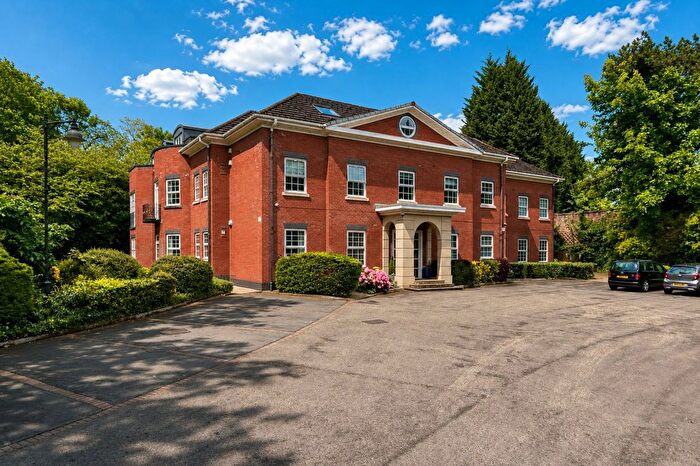 2 Bedroom Flat For Sale In Wilmslow Road, Cheadle, SK8