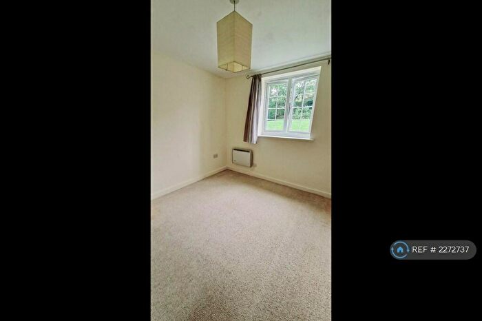2 Bedroom Flat To Rent In Albert Road, Morley, LS27
