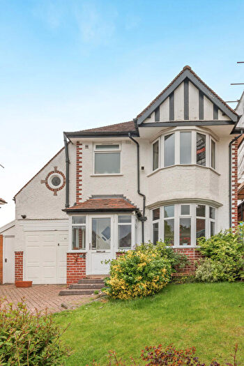 4 Bedroom Detached House To Rent In Leasowes Road, Birmingham, B14