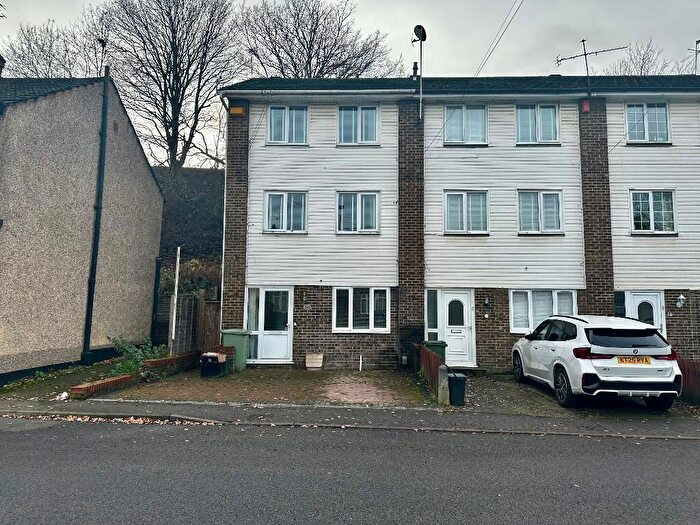 4 Bedroom Terraced House For Sale In Star Lane, Orpington, Bromley, Kent, BR5