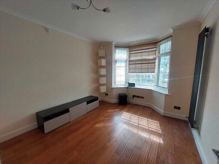 2 Bedroom Maisonette To Rent In The Greenway, Colindale, NW9