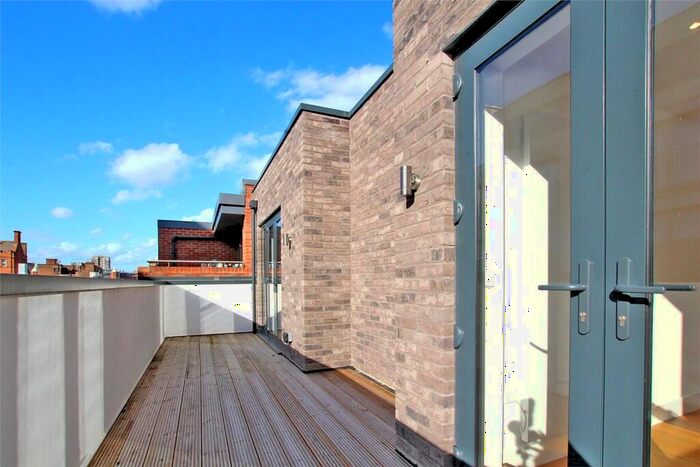 3 Bedroom Apartment To Rent In Umberston Street, Whitechapel, London, E1