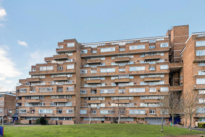 2 Bedroom Apartment For Sale In Overhill Road, London, SE22