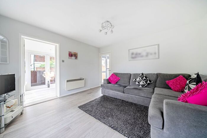 1 Bedroom End Terrace House For Sale In Springwell Road, Tonbridge, TN9