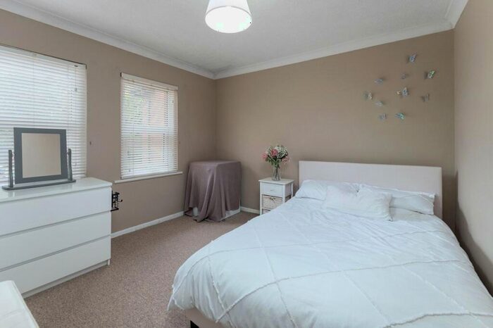 2 Bedroom Apartment To Rent In Overton Road, Sutton, SM2