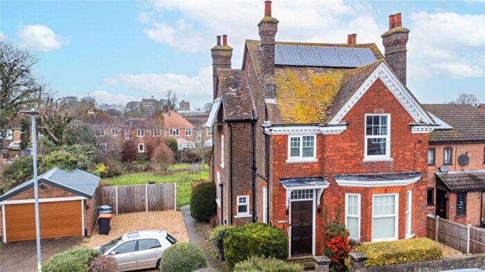 4 Bedroom Detached House For Sale In Lovers Walk, Dunstable, Bedfordshire, LU5