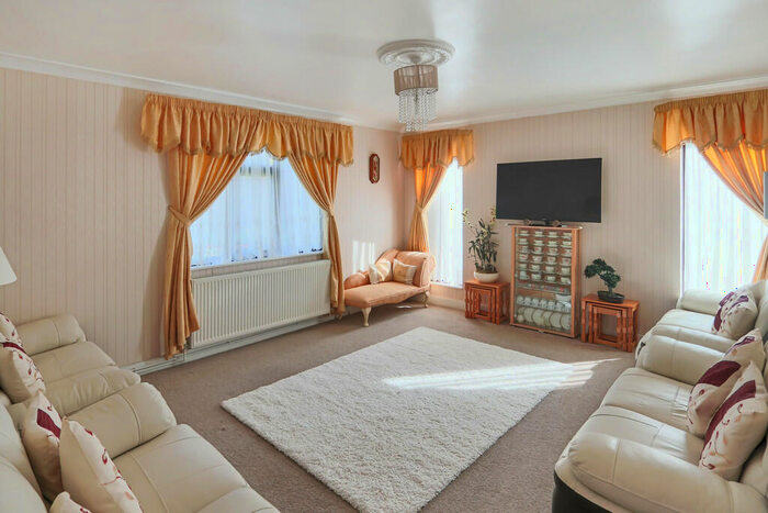 2 Bedroom Semi-Detached House For Sale In Waddington Avenue, Coulsdon, CR5