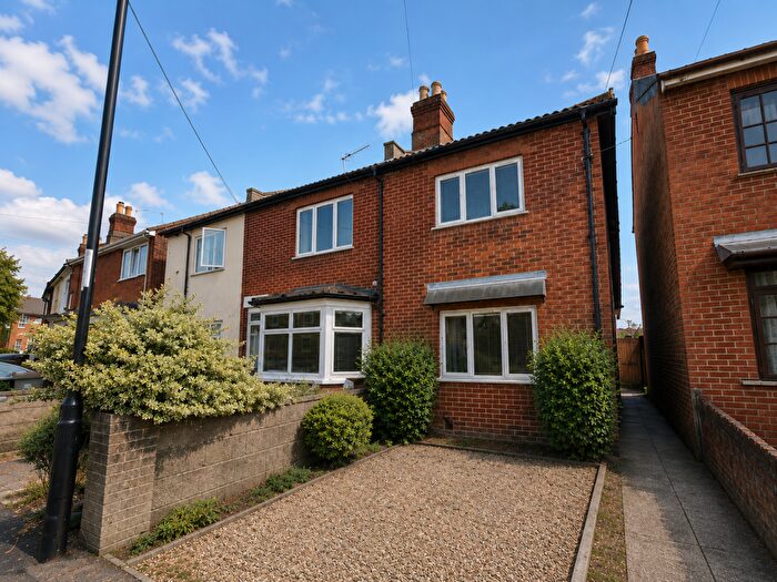 3 Bedroom Semi-Detached House To Rent In Firgrove Road, Freemantle, SO15