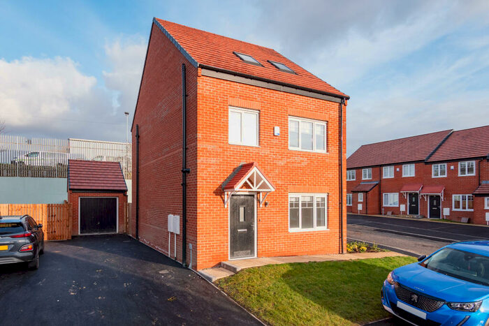 4 Bedroom House To Rent In Tulip Avenue, Chesterfield, S42