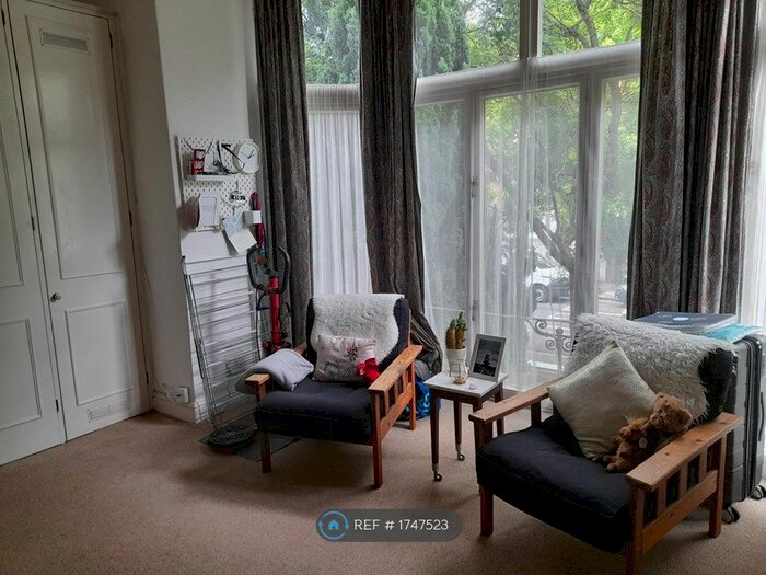 Studio To Rent In Hammersmith Grove, London, W6