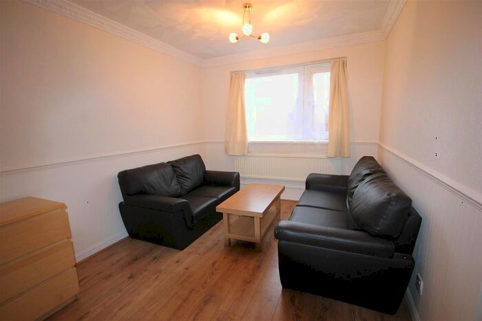 3 Bedroom Flat To Rent In Wakelin Road, London, E15