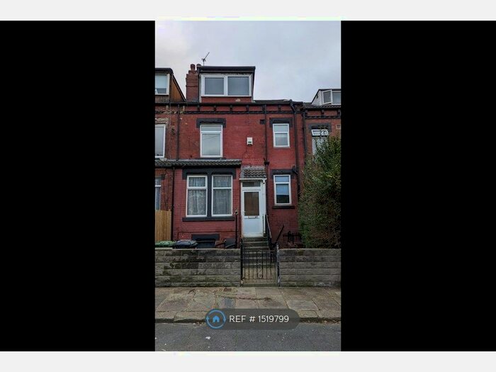 2 Bedroom Terraced House To Rent In Cross Flatts Parade, Leeds, LS11