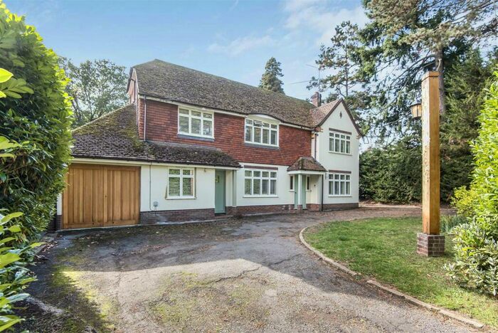 4 Bedroom Detached House For Sale In Chazey Road, Caversham, Reading, RG4