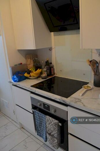 3 Bedroom Flat To Rent In Torrens Court, London, SE5