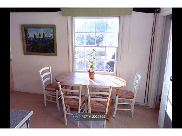 2 Bedroom Flat To Rent In East Hill, Colchester, CO1