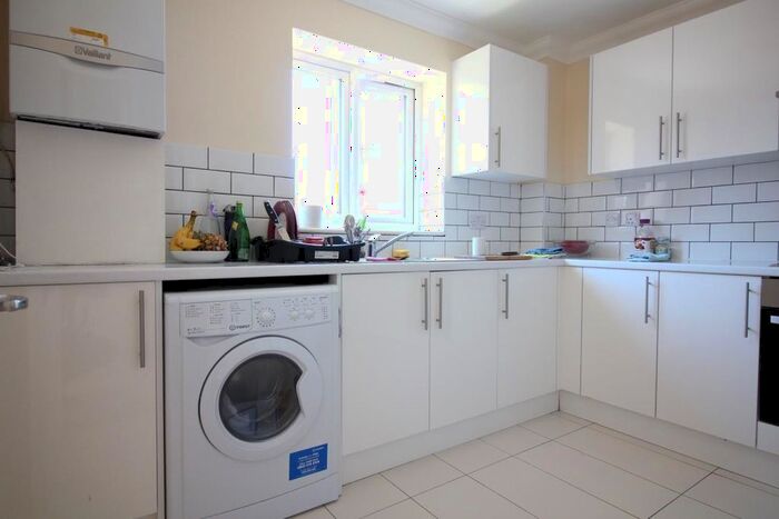 2 Bedroom Flat To Rent In Royal Lane, West Drayton, UB7
