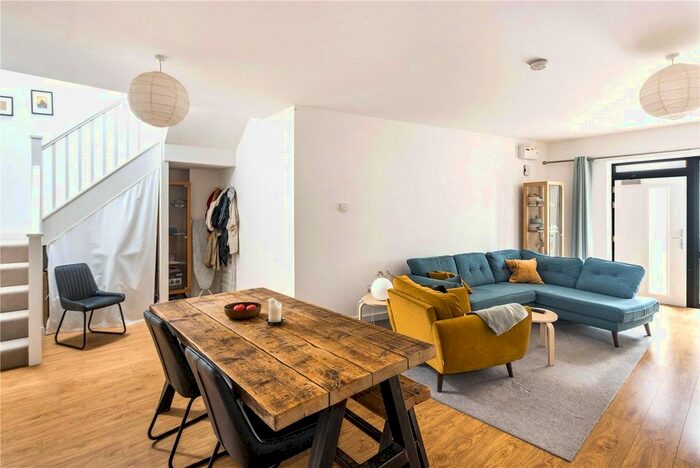 2 Bedroom Flat To Rent In Theatre Place, A New Cross Road, London, SE14