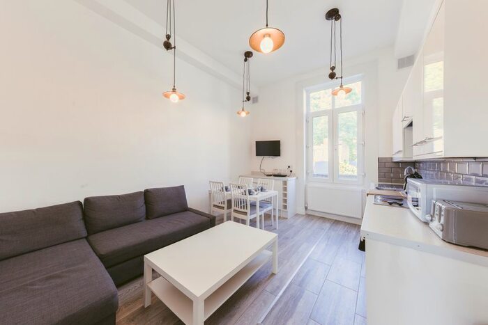 2 Bedroom Flat To Rent In Trueman Close, Edgware, HA8