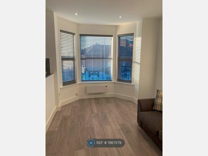 1 Bedroom Flat To Rent In Shaw Heath, Stockport, SK2