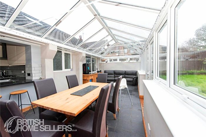 3 Bedroom Bungalow For Sale In Birchall Road, Rushden, Northamptonshire, NN10