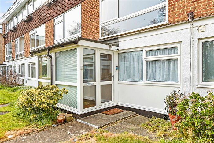 2 Bedroom Maisonette For Sale In Doods Road, Reigate, Surrey, RH2