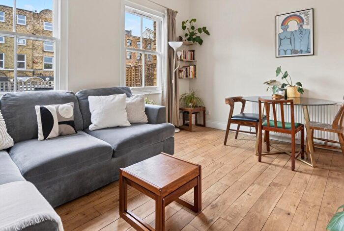 2 Bedroom Maisonette To Rent In Hackney Road, Tower Hamlets, E2