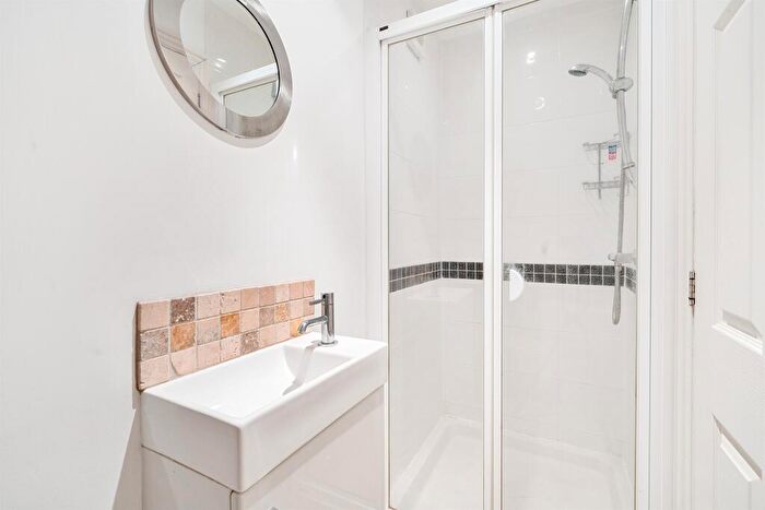 5 Bedroom End Of Terrace House For Sale In Wayside Mews, Maidenhead, SL6