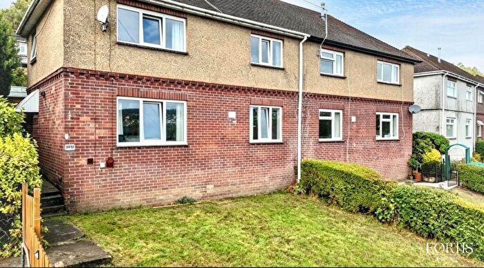 3 Bedroom Semi Detached House For Sale In Penywain Road, Wainfelin, NP4