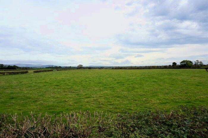 3 Bedroom Semi-Detached House For Sale In Wentworth Avenue, Preston, PR4