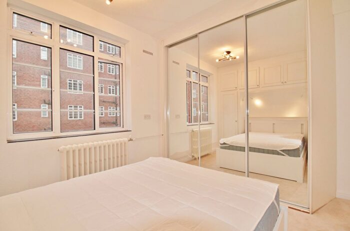 1 Bedroom Flat To Rent In Latymer Court, Hammersmith Road, Hammersmith, W6
