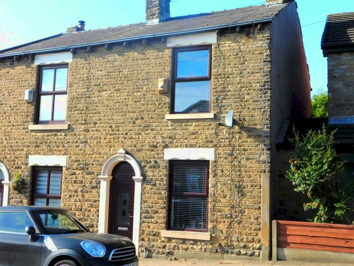 2 Bedroom Town House To Rent In Stamford Road, Lees, Oldham, OL4