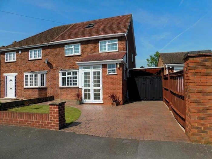 4 Bedroom Semi-Detached House To Rent In Stanton Way, Langley, SL3