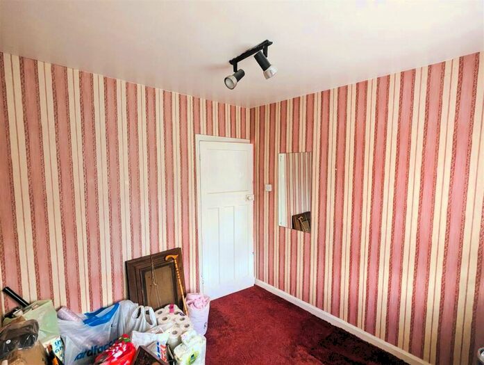 3 Bedroom Semi Detached House For Sale In Parkside Road, Halesowen, B63