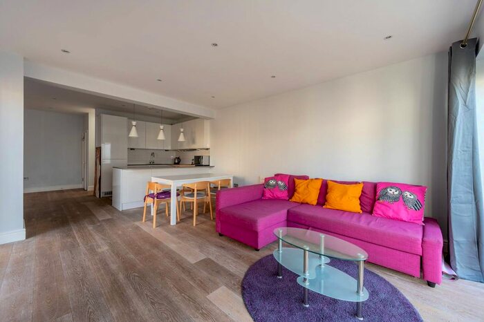 3 Bedroom Detached House To Rent In Fairfield Place, Kingston, Kingston Upon Thames, KT1