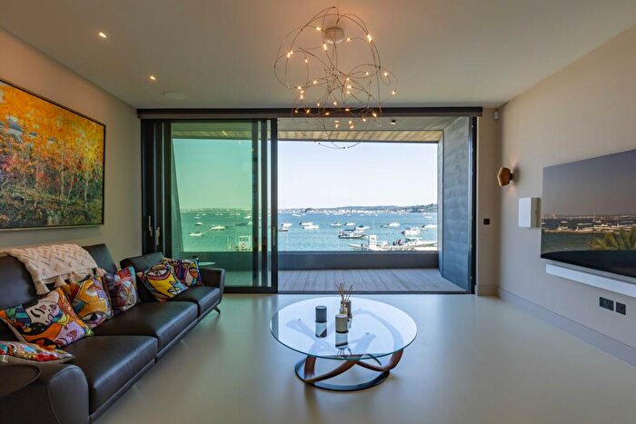 4 Bedroom Detached House For Sale In The Horseshoe, Poole, BH13
