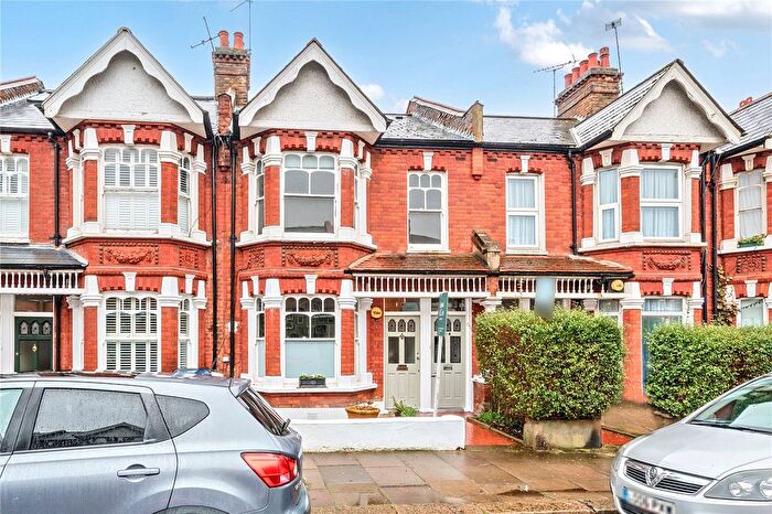 2 Bedroom Flat For Sale In Valetta Road, Acton, W3