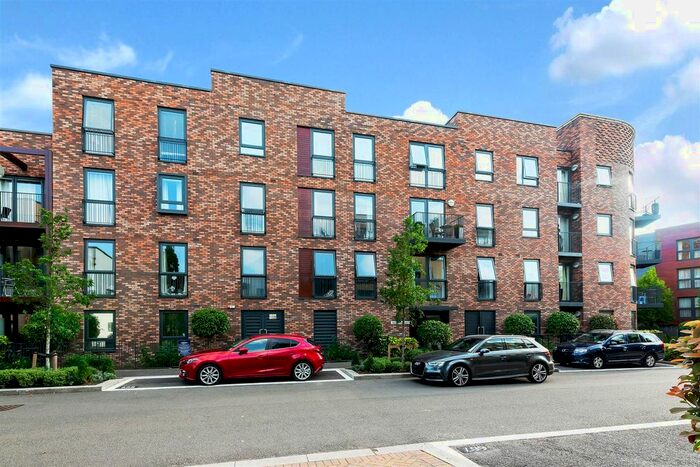 3 Bedroom Flat To Rent In Letchworth Road, Stanmore, HA7